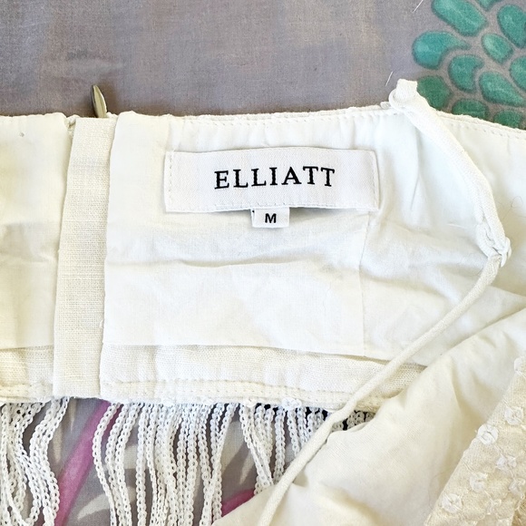 Elliatt Water Lily Top in size M in Ivory/White - Picture 11 of 11